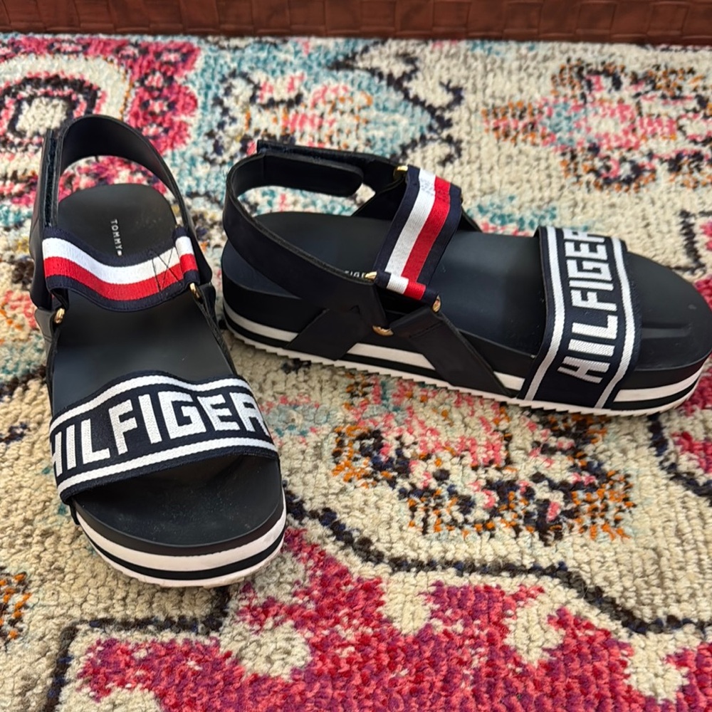 Tommy Hilfiger women’s navy platform Sandals with red and white accent, gold
